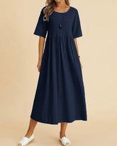 Enfärgad midiklänning med halvärm